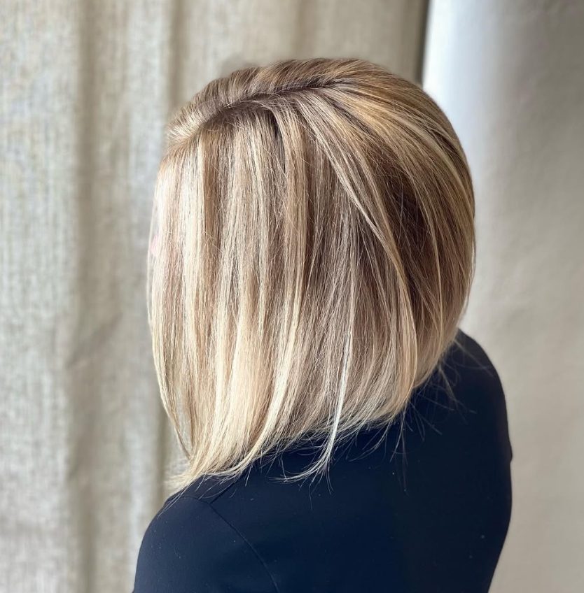 Blond bob med lyse striber